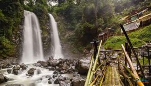 IndoHolidayTourGuide | Curug Ciputrawangi : Harga Tiket, Daya Tarik & Lokasi